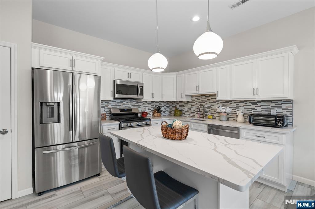 165 Lakeside Road, Unit 8 West Milford, NJ 07421 - Photo 3 of 41