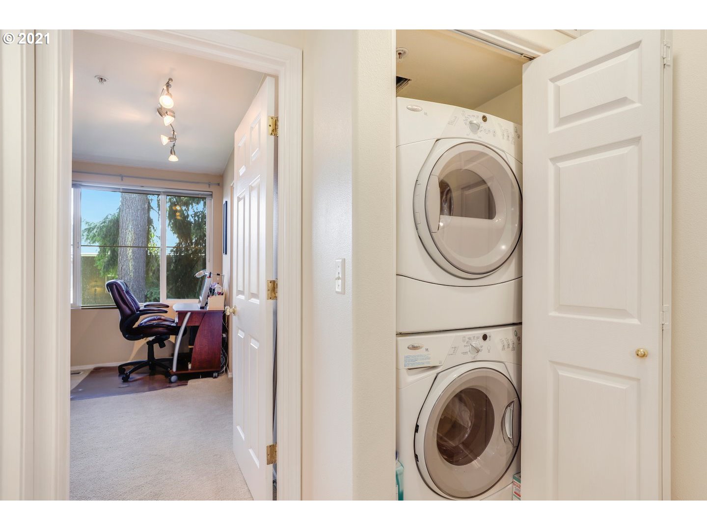 14192 Southwest Barrows Road, Unit 3 Tigard, OR 97223 - Photo 8 of 28 Gallery Image 8