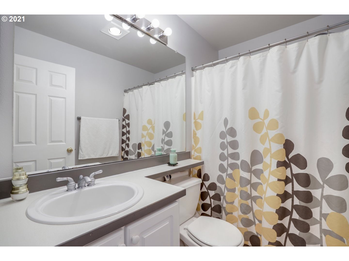 14192 Southwest Barrows Road, Unit 3 Tigard, OR 97223 - Photo 9 of 28 Gallery Image 9