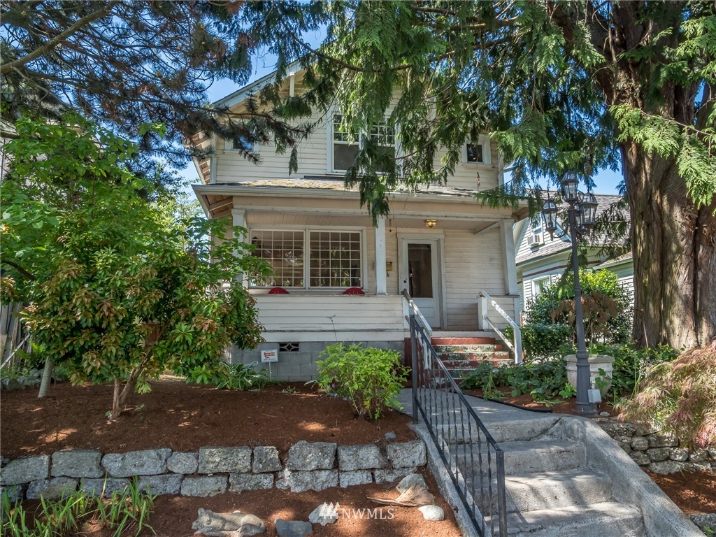 2110 Rockefeller Avenue Everett, WA 98201 - Photo 1 of 24