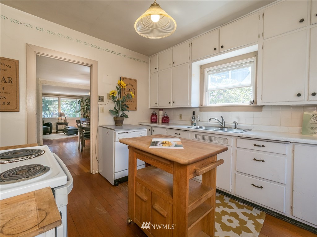 2110 Rockefeller Avenue Everett, WA 98201 - Photo 11 of 24