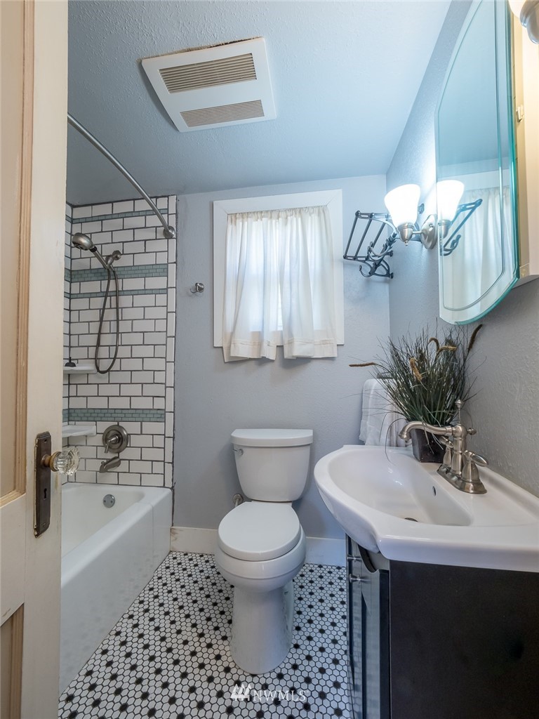 2110 Rockefeller Avenue Everett, WA 98201 - Photo 13 of 24