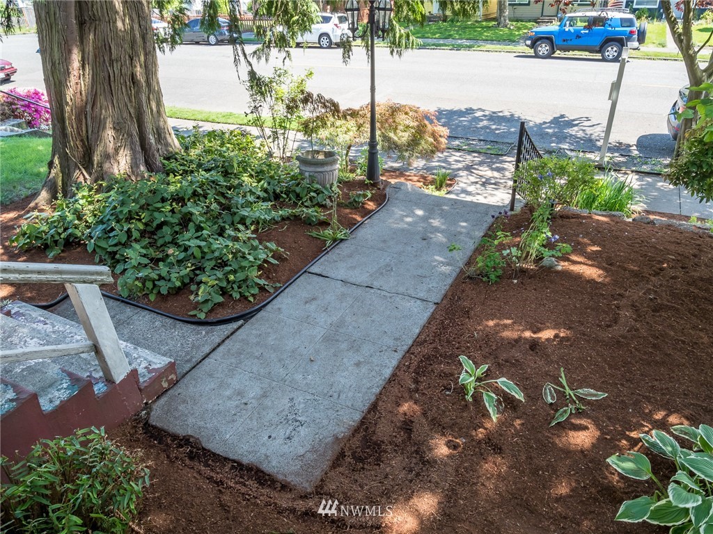 2110 Rockefeller Avenue Everett, WA 98201 - Photo 3 of 24
