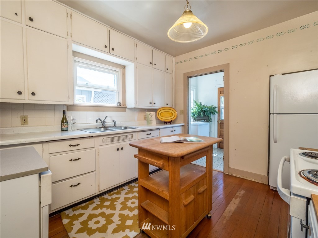 2110 Rockefeller Avenue Everett, WA 98201 - Photo 10 of 24