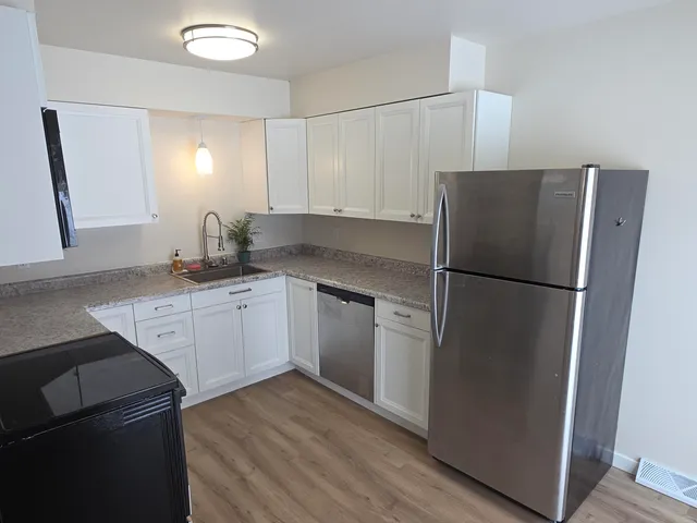 $1,800 | 539 East Avenue, Hartford, WI 53027