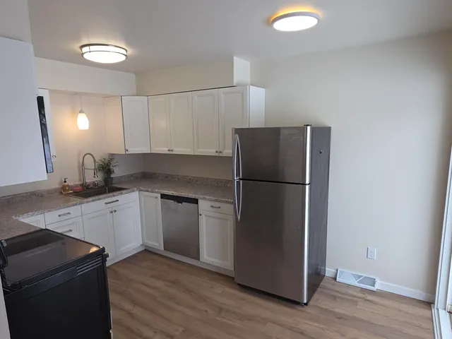 $1,800 | 539 East Avenue, Hartford, WI 53027