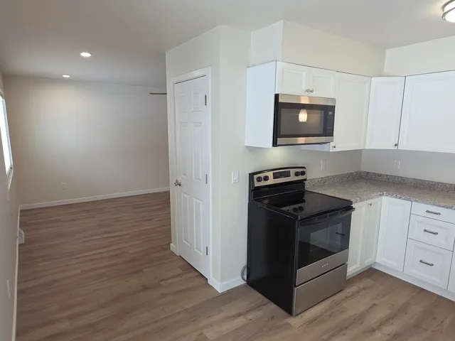 $1,800 | 539 East Avenue, Hartford, WI 53027