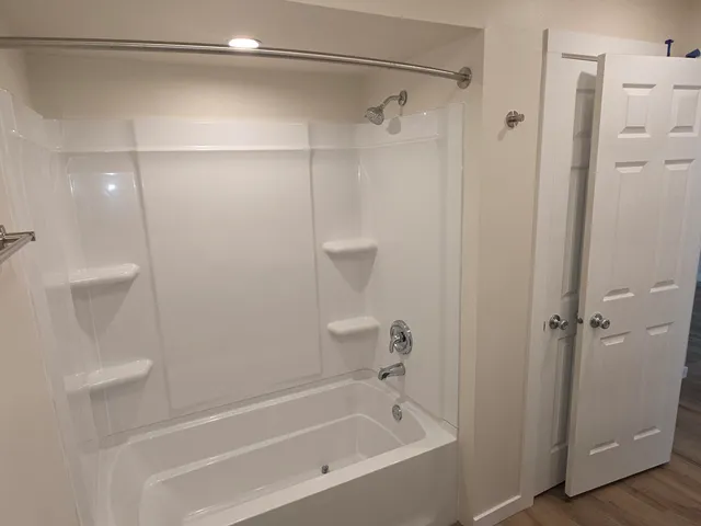 $1,800 | 539 East Avenue, Hartford, WI 53027