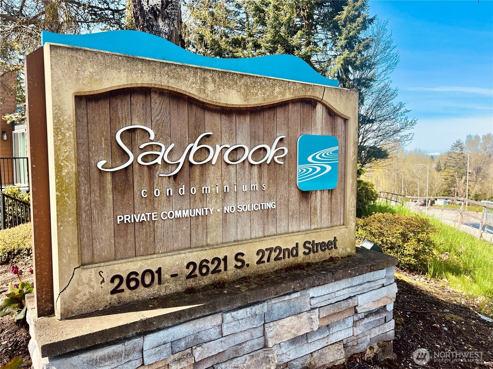 2613 South 272nd Street, Unit 21 Kent, WA 98032 - Photo 17 of 19 a sign on the side of a building