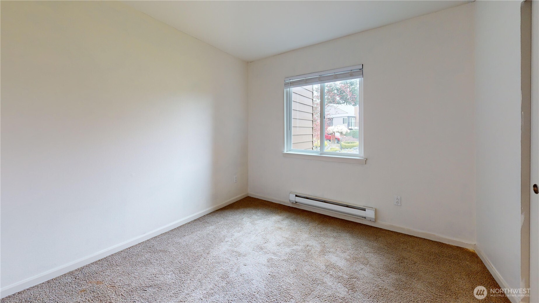2613 South 272nd Street, Unit 21 Kent, WA 98032 - Photo 8 of 19 an empty room with a window