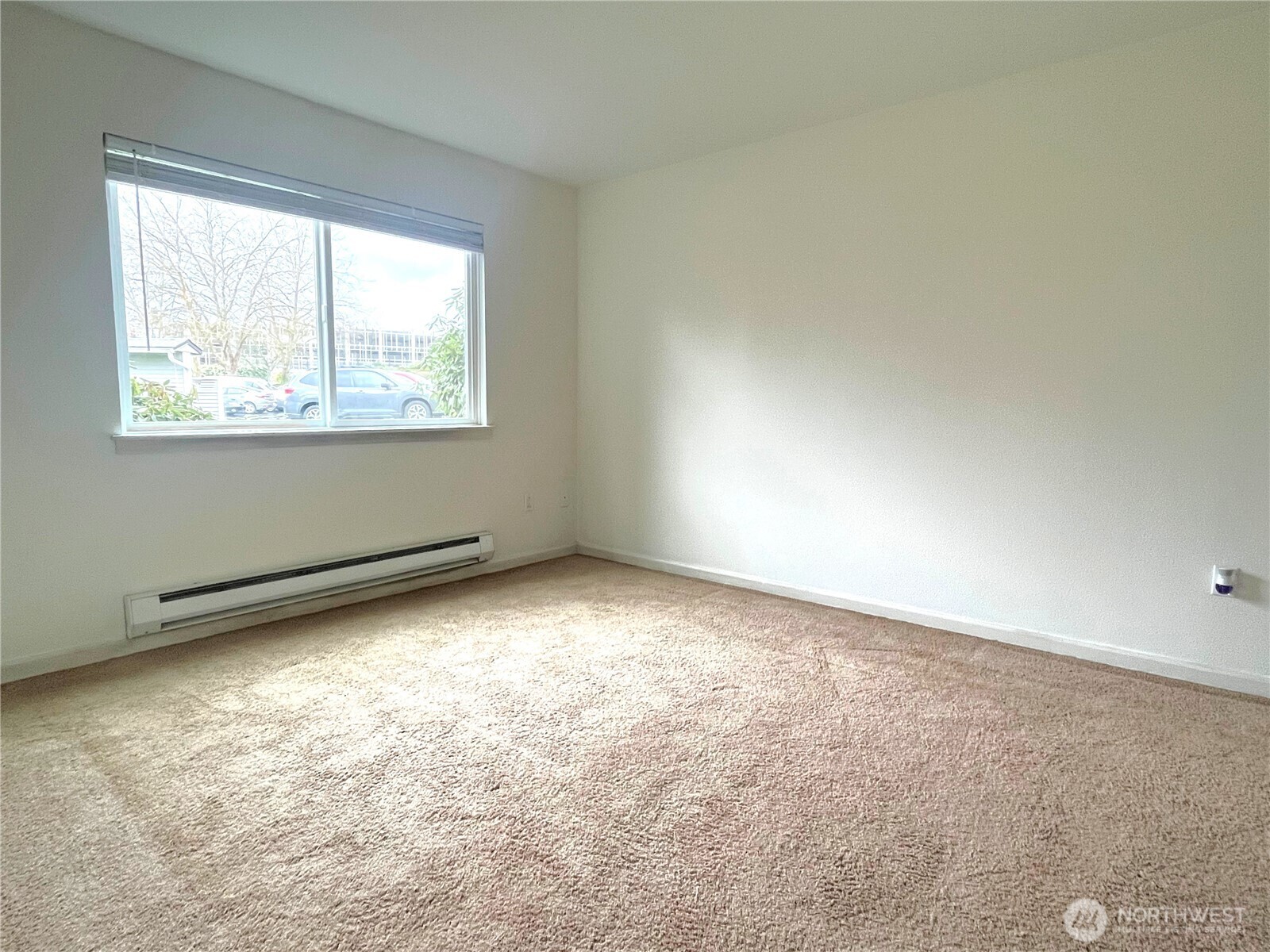 2613 South 272nd Street, Unit 21 Kent, WA 98032 - Photo 10 of 19 an empty room with a window