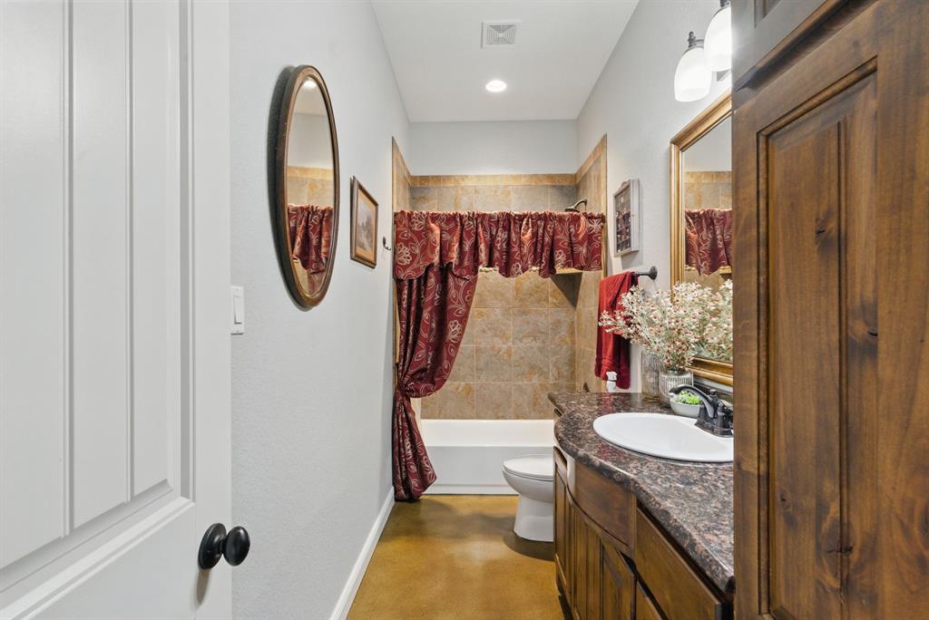 565 Ridgeway Dr Bluff Dale Bluff Dale, TX 76433 - Photo 30 of 40 Hall bath downstairs