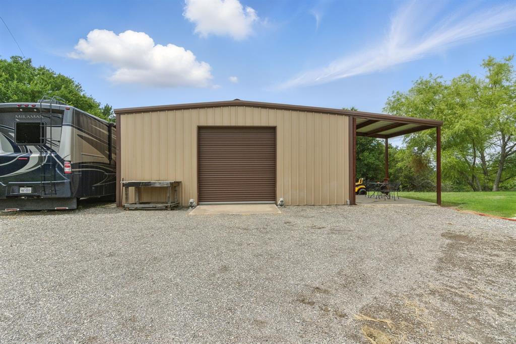 565 Ridgeway Dr Bluff Dale Bluff Dale, TX 76433 - Photo 3 of 40
