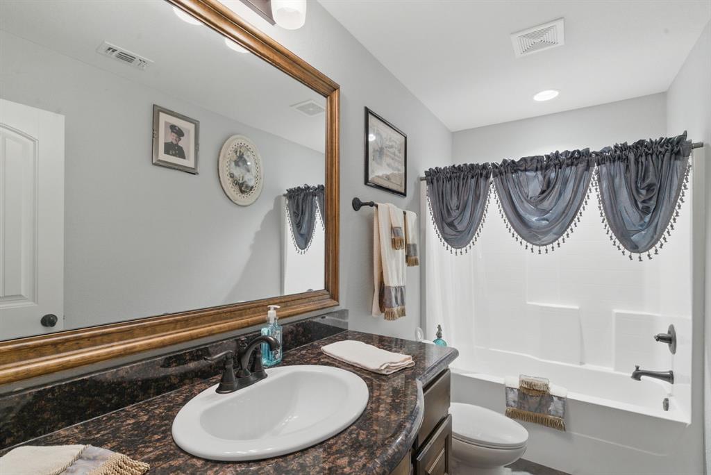 565 Ridgeway Dr Bluff Dale Bluff Dale, TX 76433 - Photo 33 of 40 Upstairs full bath