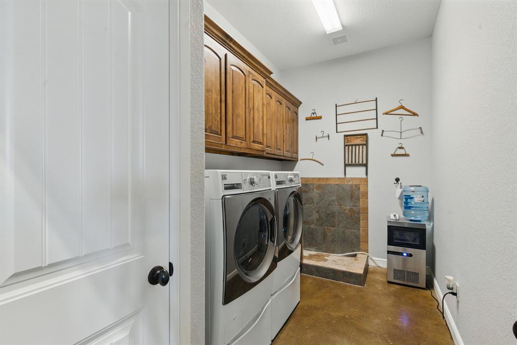 565 Ridgeway Dr Bluff Dale Bluff Dale, TX 76433 - Photo 36 of 40 Pet shower