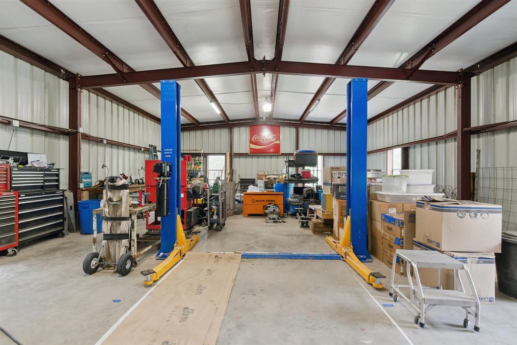 565 Ridgeway Dr Bluff Dale Bluff Dale, TX 76433 - Photo 6 of 40