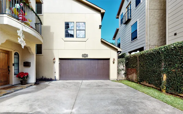 a view of entrance of the building