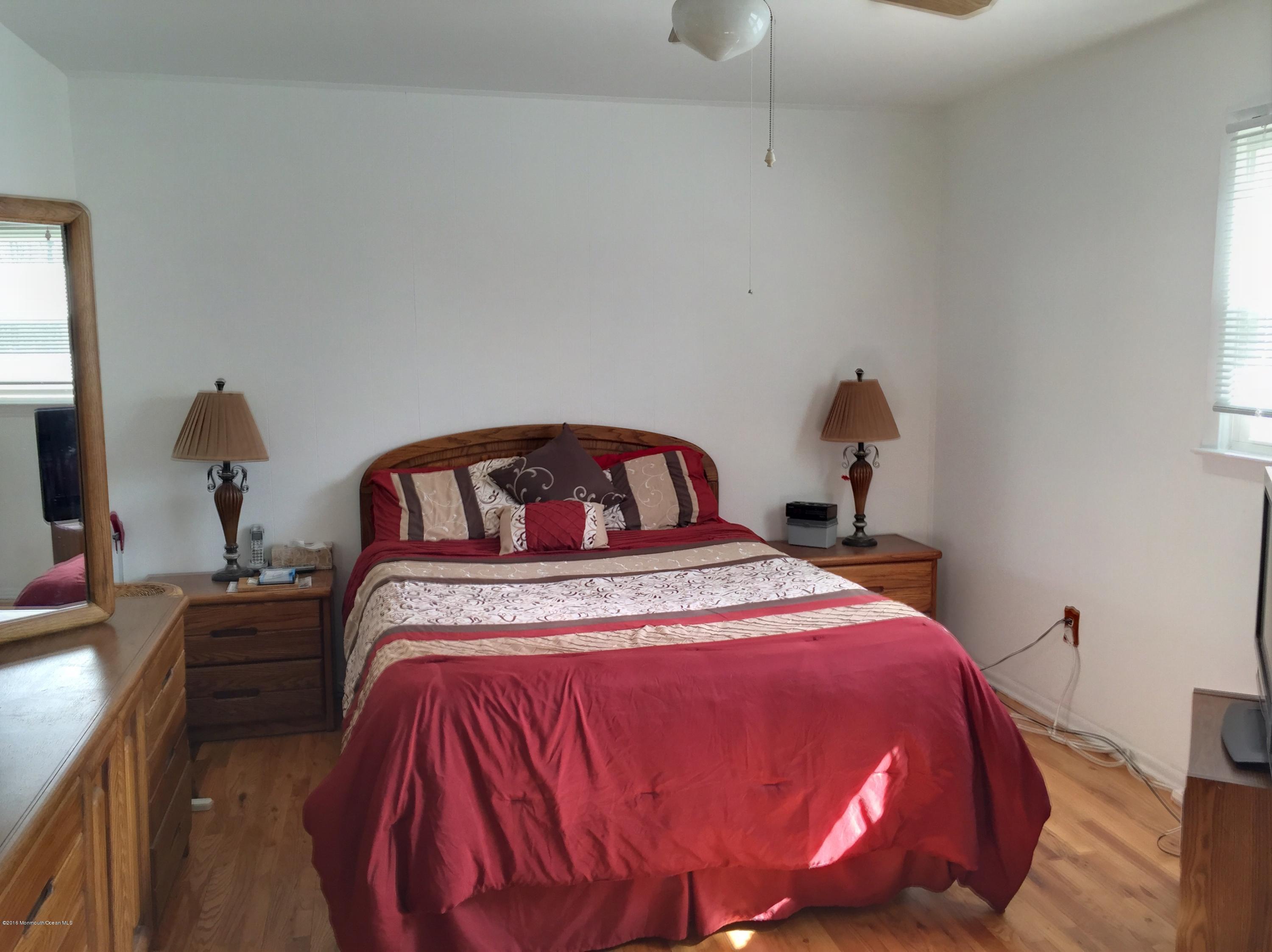 7 Chaucer Road Manalapan, NJ 07726 - Photo 18 of 30 IMG_0751