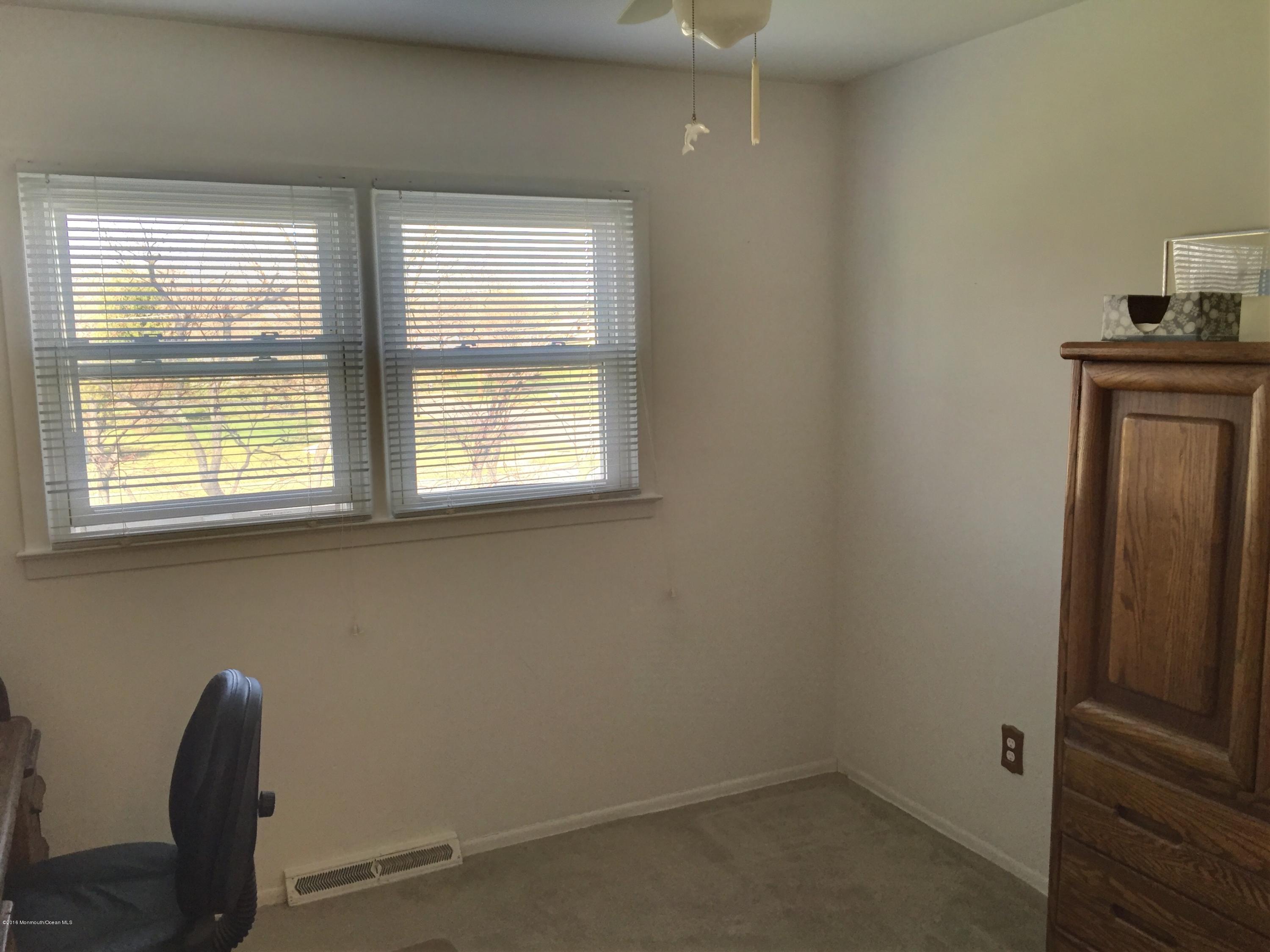7 Chaucer Road Manalapan, NJ 07726 - Photo 19 of 30 IMG_0755