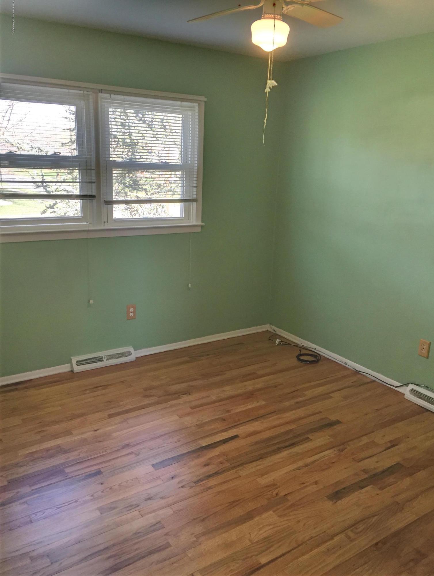7 Chaucer Road Manalapan, NJ 07726 - Photo 21 of 30 IMG_0753