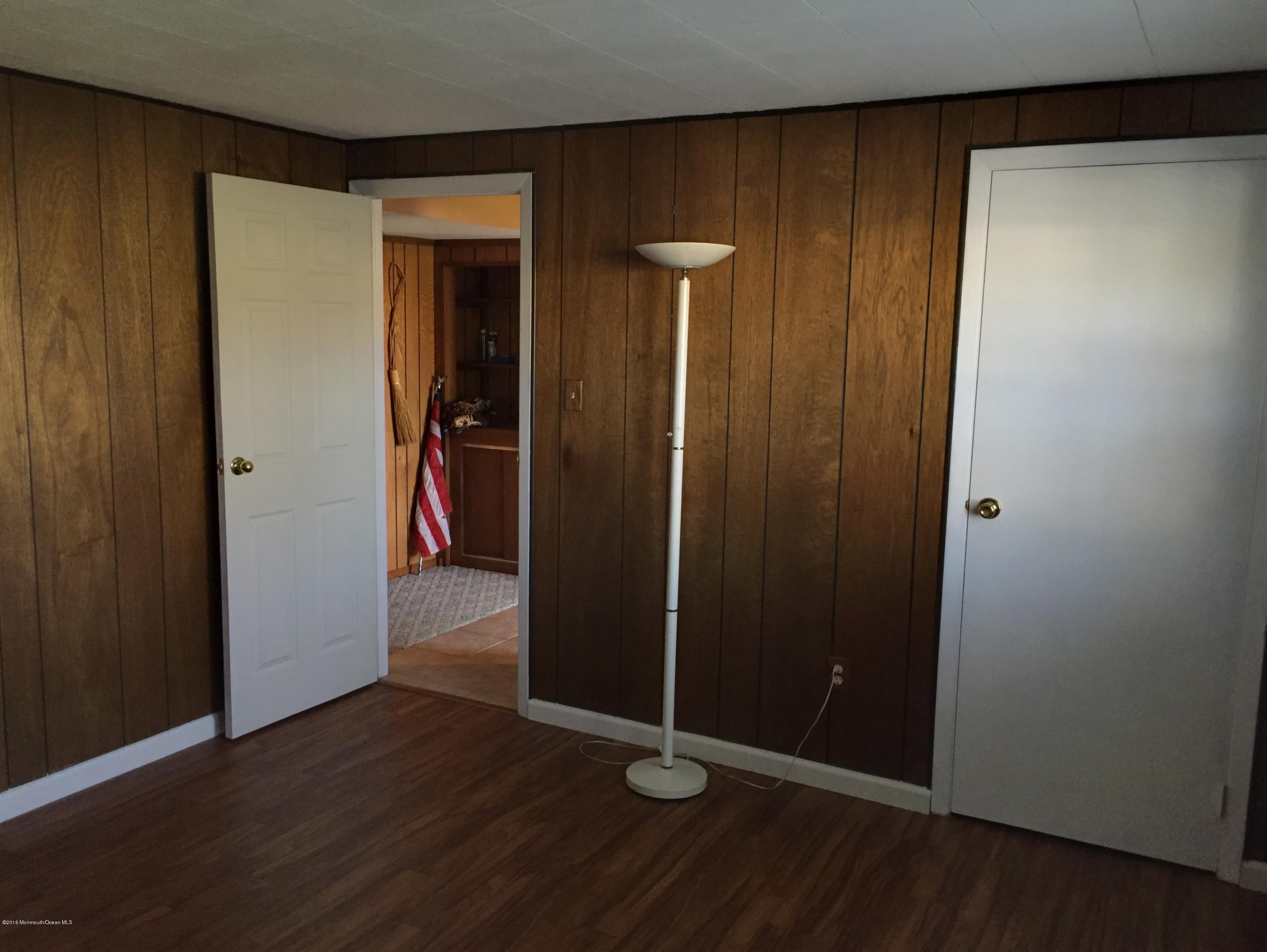 7 Chaucer Road Manalapan, NJ 07726 - Photo 24 of 30 IMG_0781