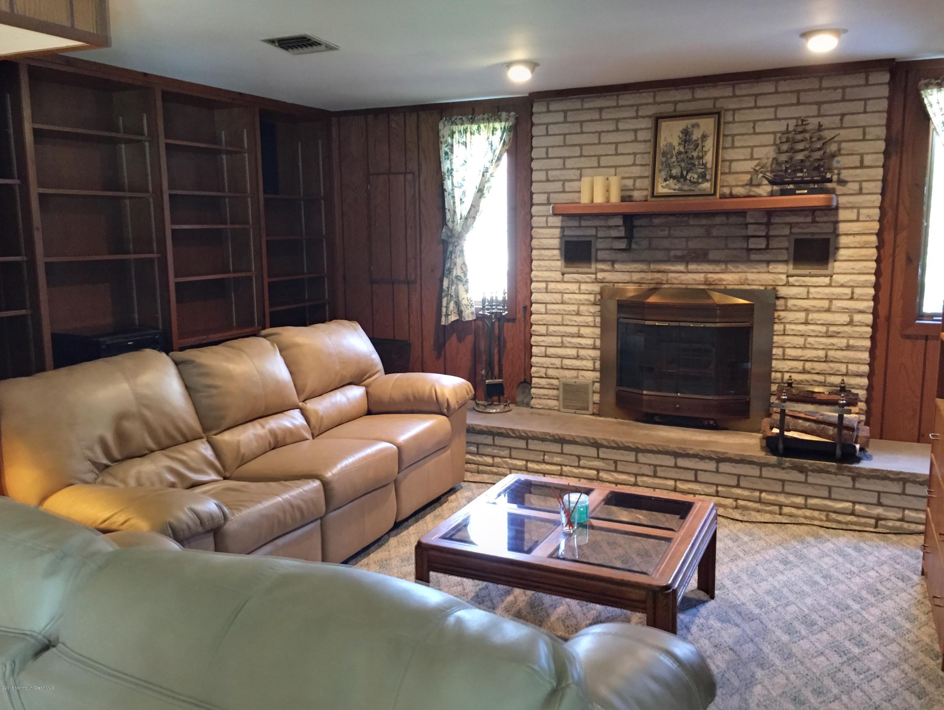 7 Chaucer Road Manalapan, NJ 07726 - Photo 25 of 30 IMG_0783