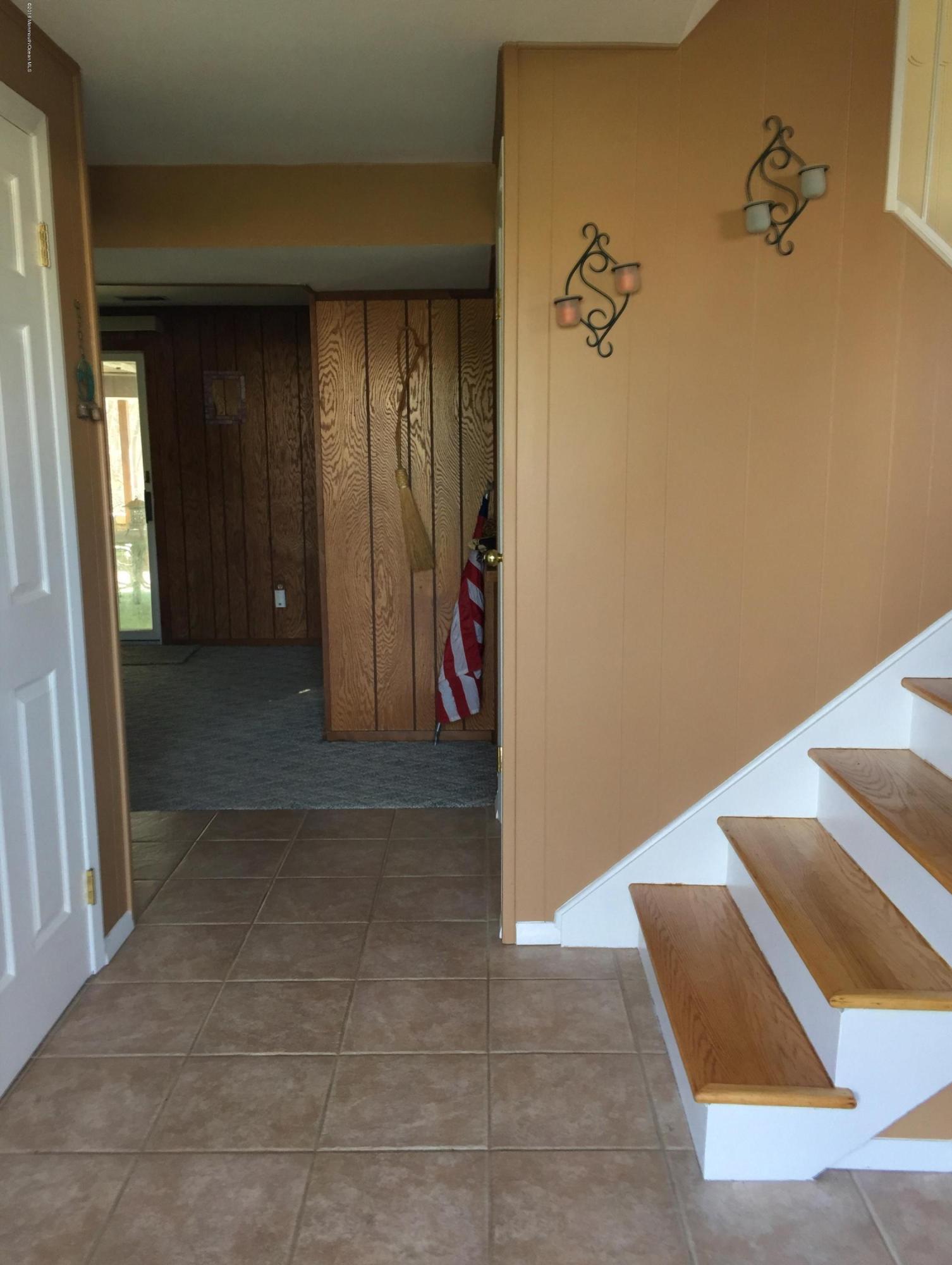7 Chaucer Road Manalapan, NJ 07726 - Photo 4 of 30 IMG_0777