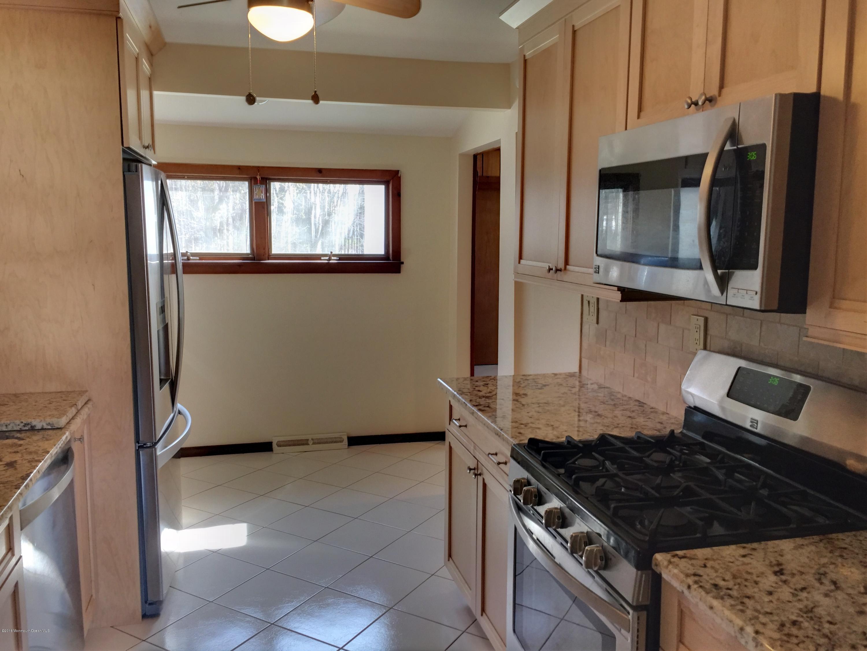 7 Chaucer Road Manalapan, NJ 07726 - Photo 10 of 30 IMG_0761
