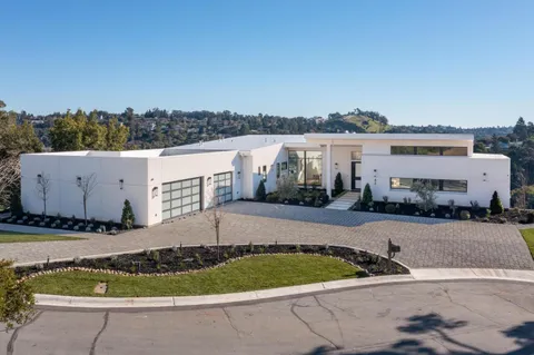 $11,800,000 | 45 Calaveras Court, Hillsborough, CA 94010