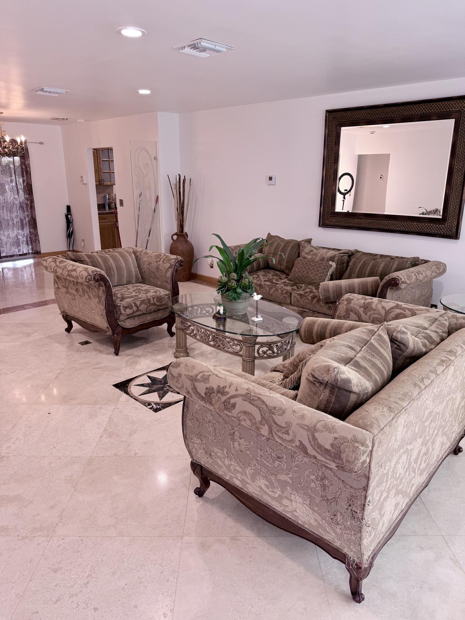 3916 Adams Street Hollywood, FL 33021 - Photo 5 of 38 IMG_9077