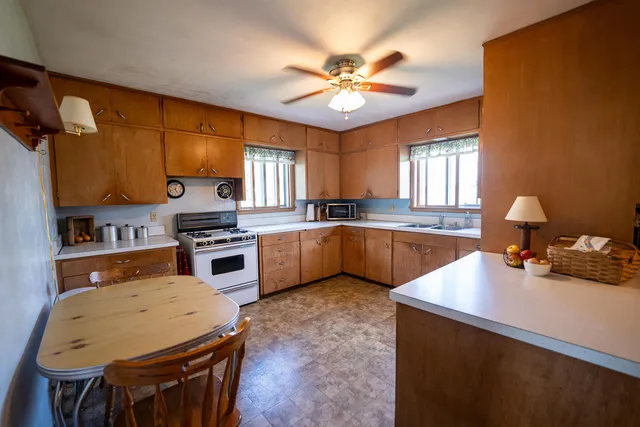 $3,150,000 | 8991 McKenzie Lane, Hollandale, WI 53544