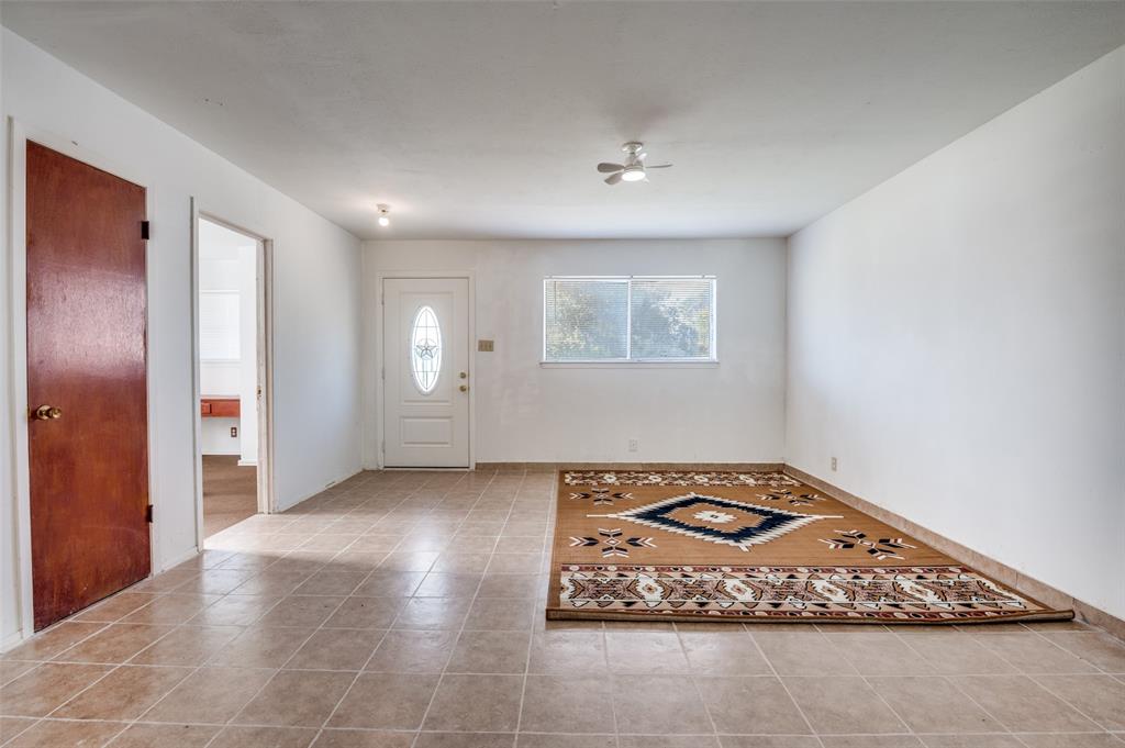 409 Roberts Circle Arlington, TX 76010 - Photo 6 of 25 a view of an empty room and window