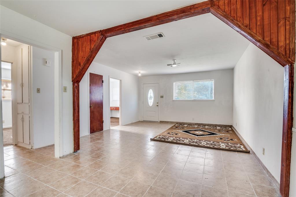 409 Roberts Circle Arlington, TX 76010 - Photo 9 of 25 a view of a livingroom with a staircase
