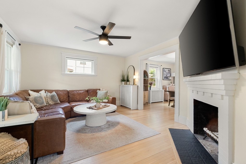 27 Fellsmere Road Malden, MA 02148 - Photo 6 of 39