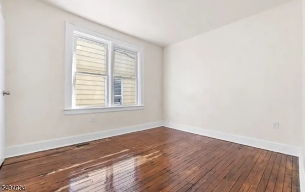 $2,400 | 24 Irving Avenue, Newark, NJ 07112