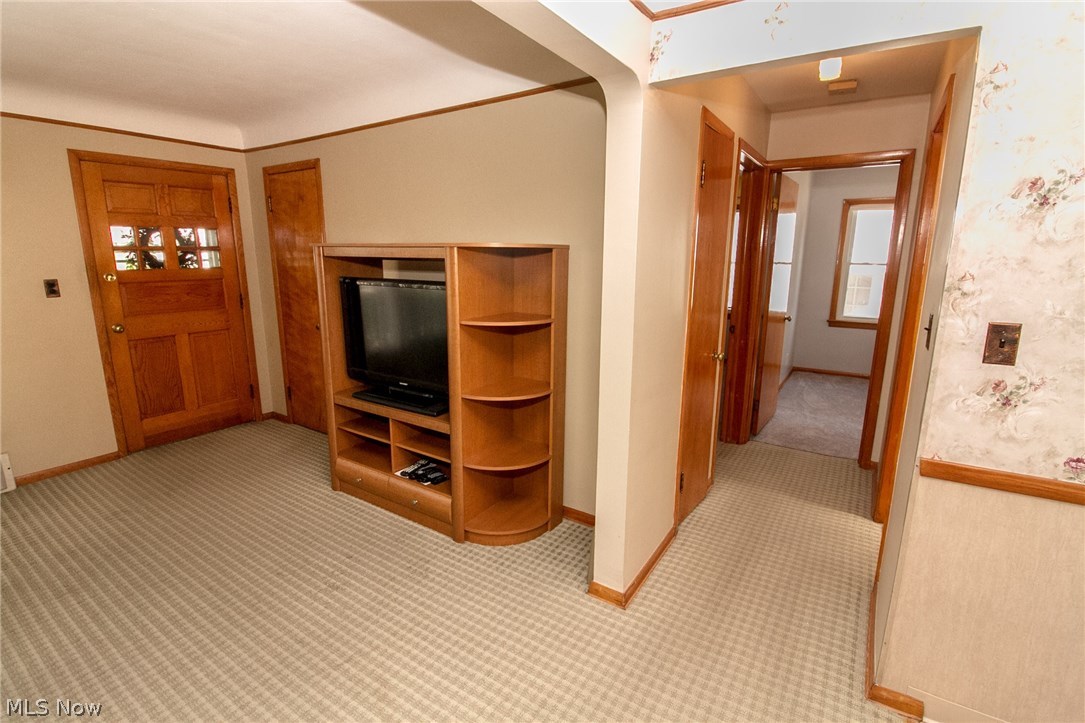 349 Clarmont Road Eastlake, OH 44095 - Photo 7 of 32