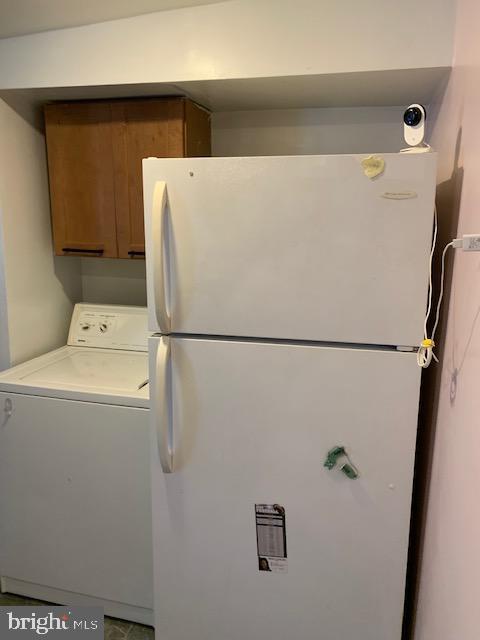 615 South Rose Street Baltimore, MD 21224 - Photo 5 of 11 a utility room with dryer and washer