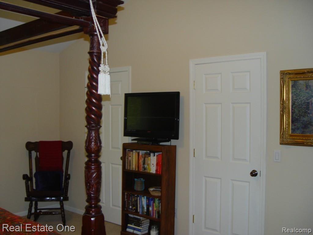 6240 North Latson Road Howell, MI 48855 - Photo 18 of 34 2002-07-09 04.57