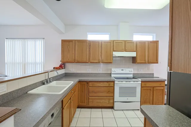 $189,000 | 3455 Steeplechase Way, Grayslake, IL 60030