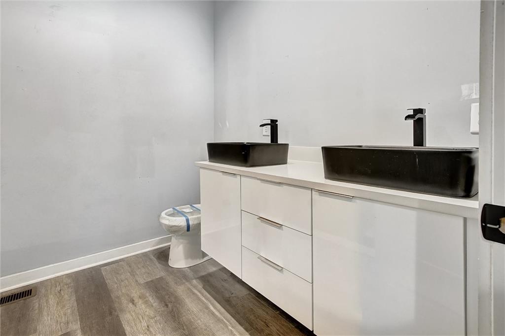 569 Middle Street Southwest Atlanta, GA 30310 - Photo 11 of 35 a bathroom with a toilet and a sink