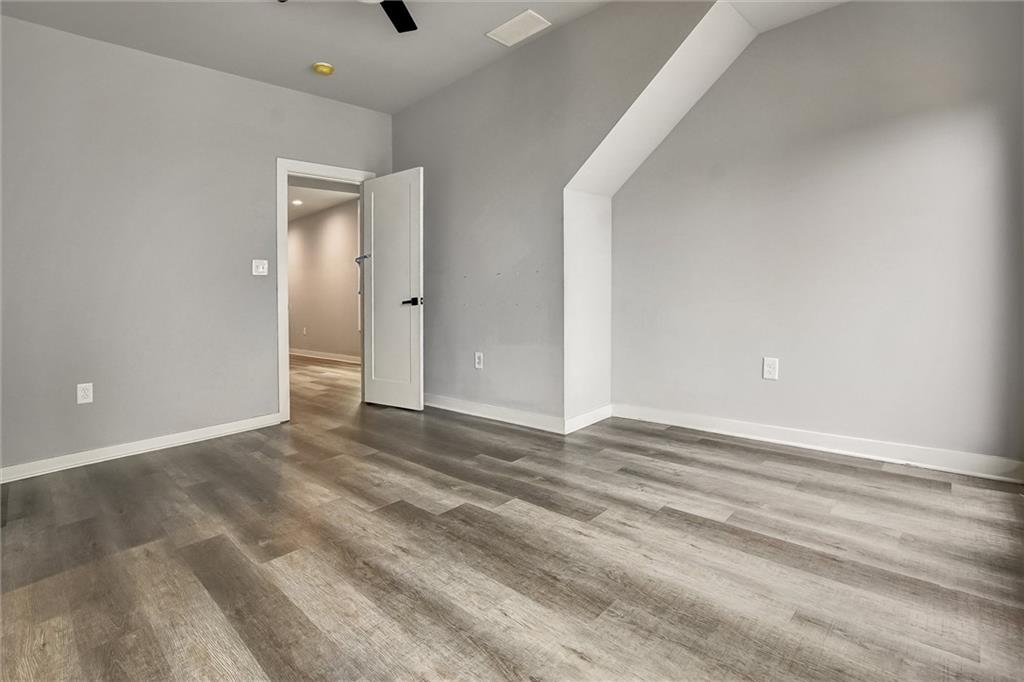 569 Middle Street Southwest Atlanta, GA 30310 - Photo 23 of 35 a view of an empty room