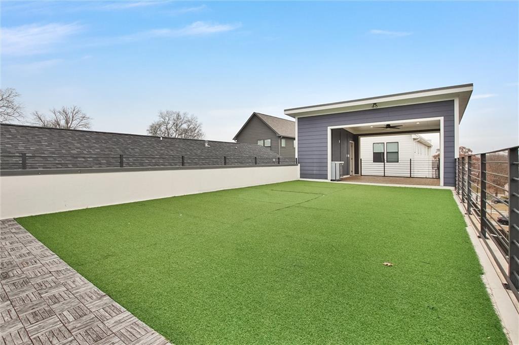 569 Middle Street Southwest Atlanta, GA 30310 - Photo 34 of 35 a house view with a garden space