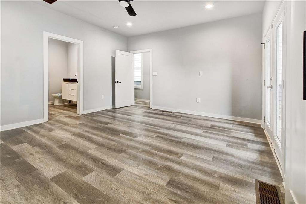 569 Middle Street Southwest Atlanta, GA 30310 - Photo 10 of 35 a view of an empty room