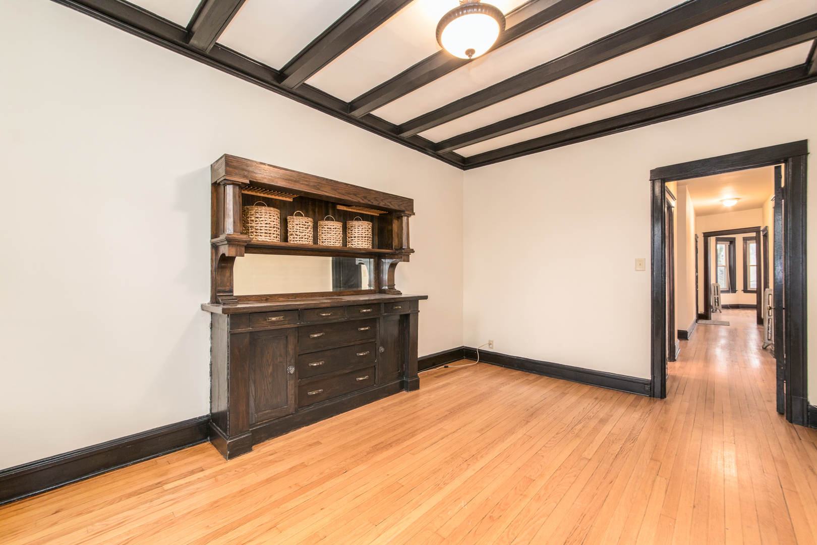 4117 North Paulina Street Chicago, IL 60613 - Photo 13 of 28 a room with window and cabinet