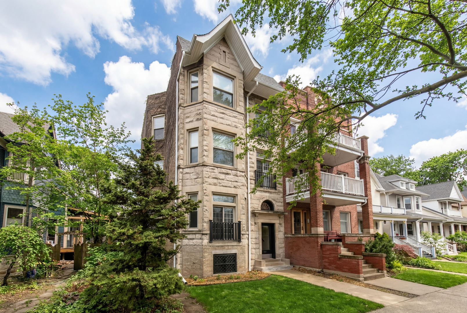 4117 North Paulina Street Chicago, IL 60613 - Photo 2 of 28 a view of a building with a yard
