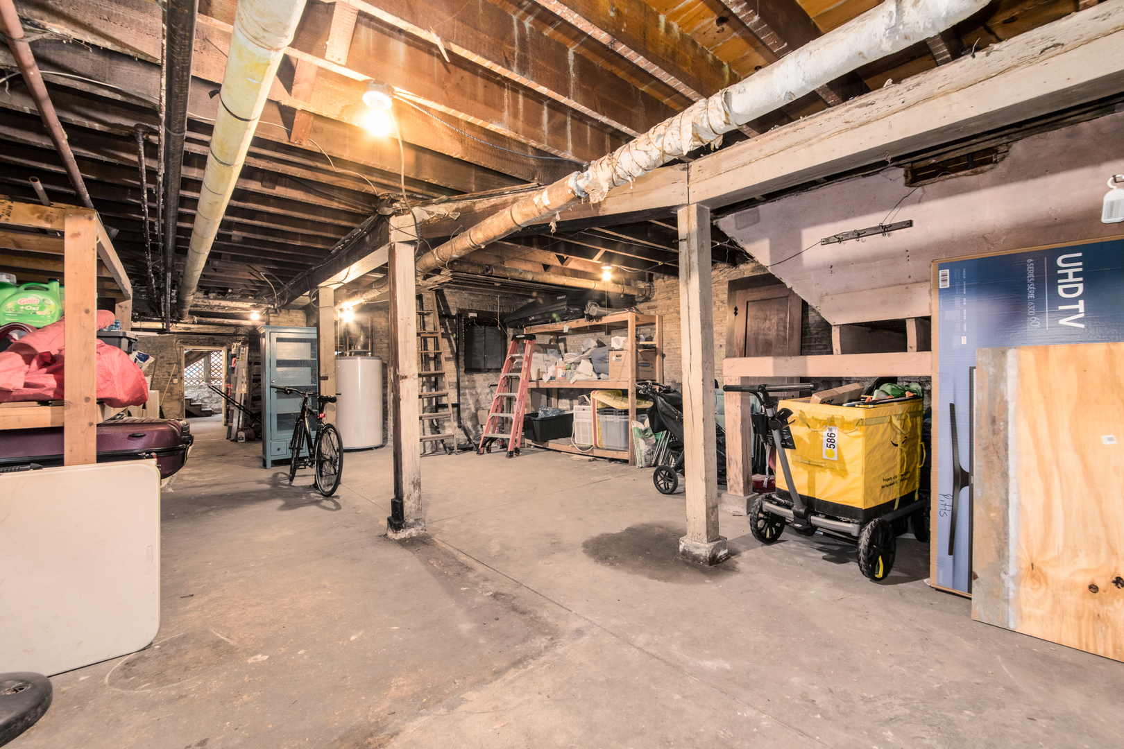 4117 North Paulina Street Chicago, IL 60613 - Photo 23 of 28 a view of an empty room with wooden floor
