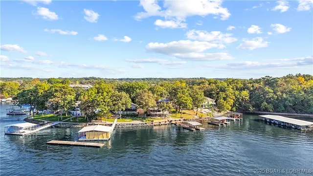 $750,000 | 185 Betlo Drive, Sunrise Beach, MO 65079
