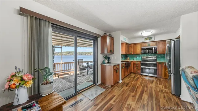 $750,000 | 185 Betlo Drive, Sunrise Beach, MO 65079