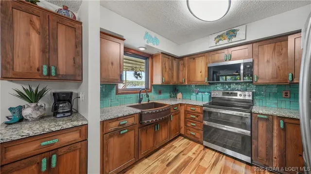 $750,000 | 185 Betlo Drive, Sunrise Beach, MO 65079