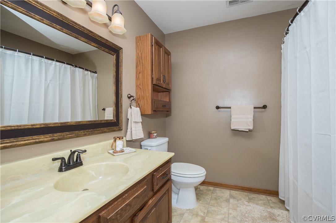 2830 Iverson Road Midlothian, VA 23112 - Photo 25 of 33 Upstairs full bathroom with spacious vanity.